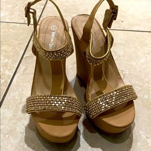 High heels wedges tan color size 7